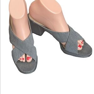 Salvatore Ferragamo Grey leather strap‎ sandals size 8